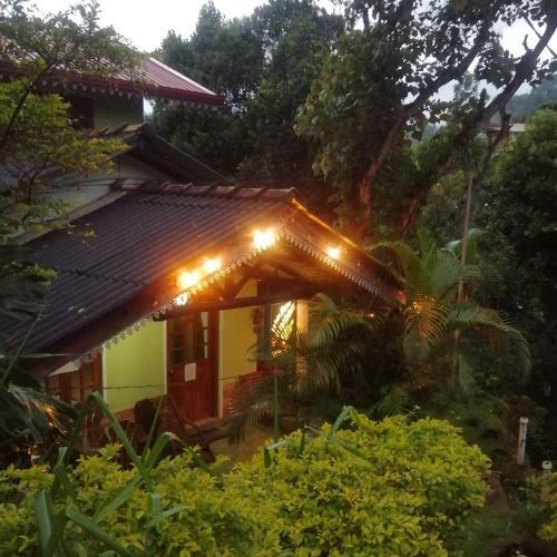 Hostal Whiteflowerhomestayella