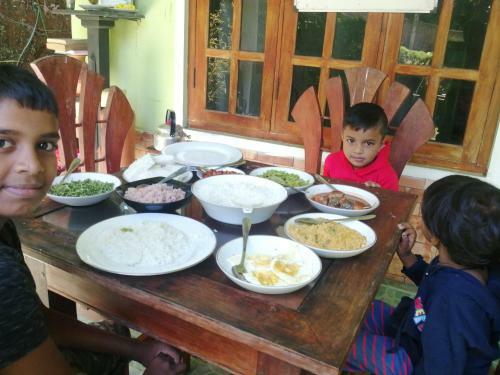 Hostal Whiteflowerhomestayella