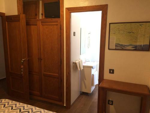 Hostal Pensi�n Restaurante El Cruce de Hornos