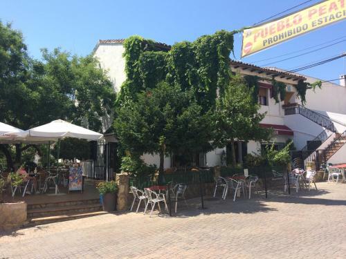 Hostal Pensi�n Restaurante El Cruce de Hornos