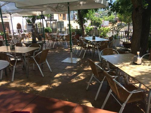 Hostal Pensi�n Restaurante El Cruce de Hornos