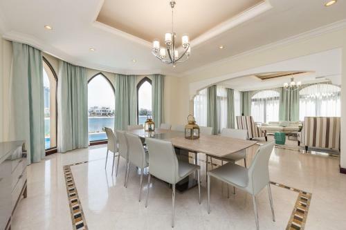 Charming 6br Villa With Private Pool On Palm Jumeirah