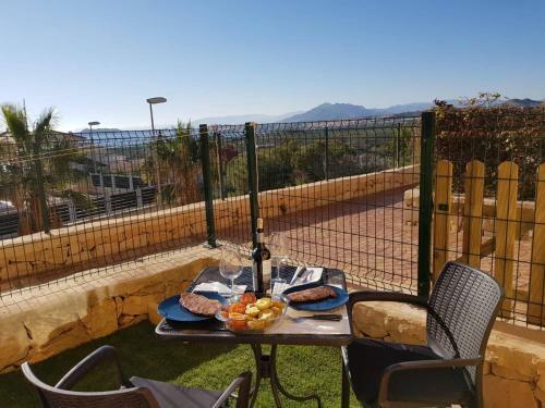Apartamento Con Hermoso Jard�n Y AC