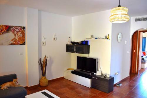 Apartamento Con Hermoso Jard�n Y AC