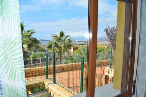 Apartamento Con Hermoso Jard�n Y AC