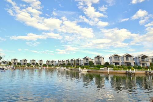 Captains Cove Waterfront Apartments