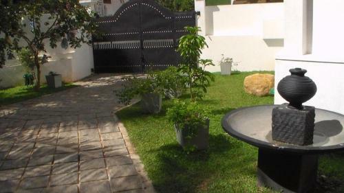 Hostal Nirosha Guest House