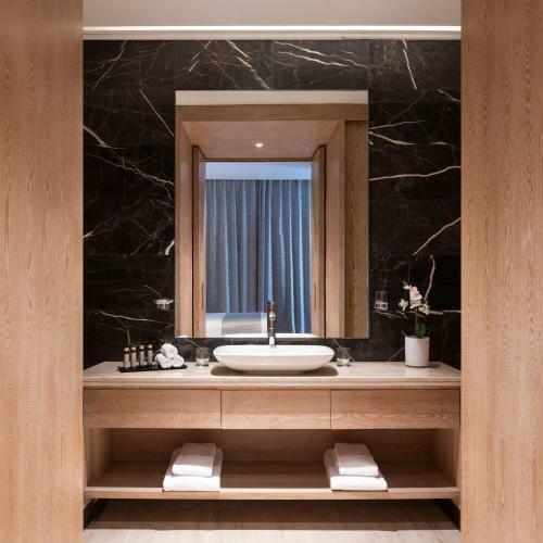 The Bentley Luxury Hotel & Suites