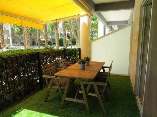 Royal Park- Magical Garden Apartment