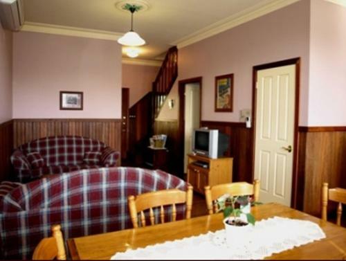 Pemberton Old Picture Theatre Holiday Apartments