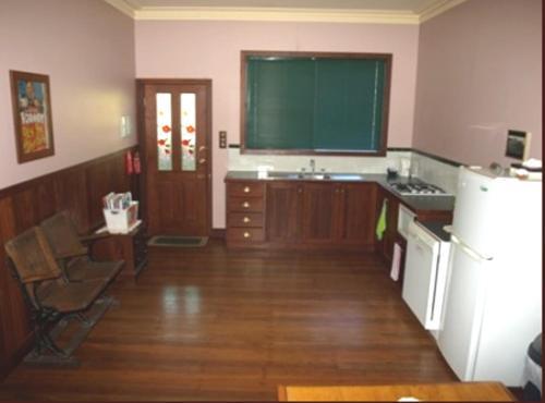 Pemberton Old Picture Theatre Holiday Apartments