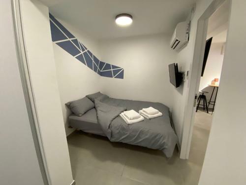 New Boutique Apartment With Balcony