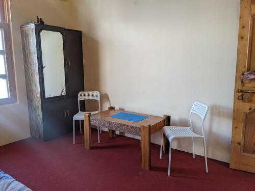 Locals Hostel