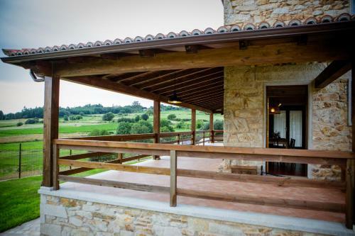 Mi�a Nai, Casa Rural