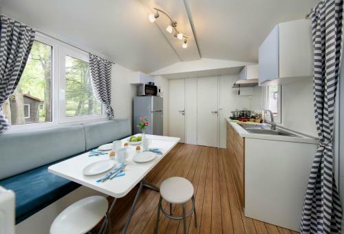 Albatross Mobile Homes On Camping Lacus