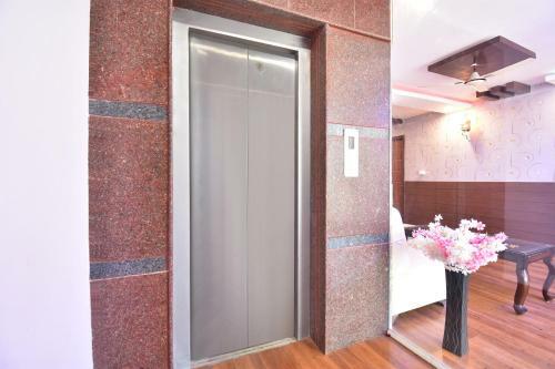Fabhotel Dhanvitha Suites
