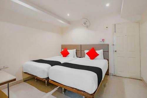 Capital O 77528 Smile Hotels