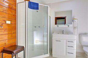 Aparthotel Riverfront Motel & Villas