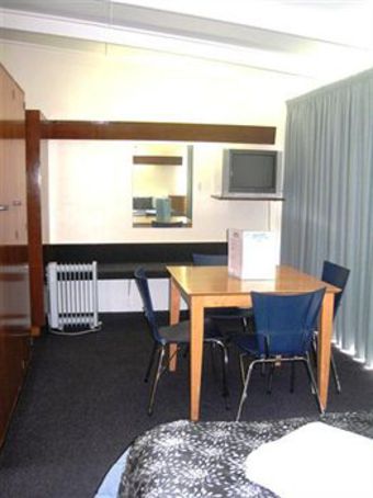 Aparthotel Riverfront Motel & Villas