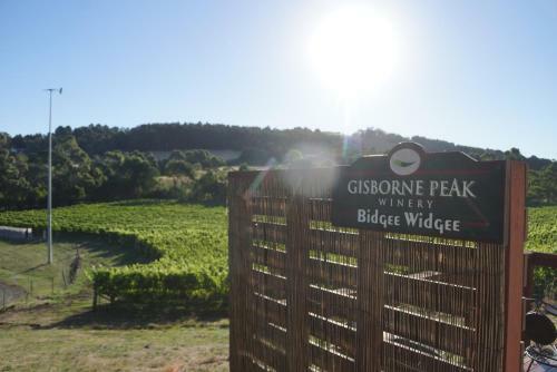 Lodge Gisborne Peak Winery Eco-cottages