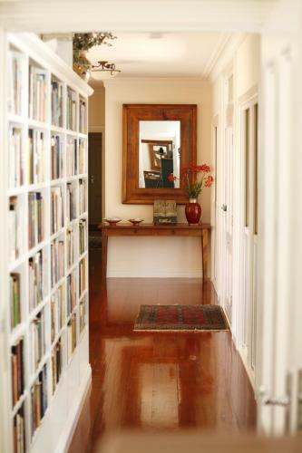 Captain's Cottage Bed & Breakfast