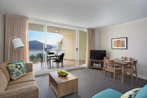 Hotel Mantra Ettalong Beach