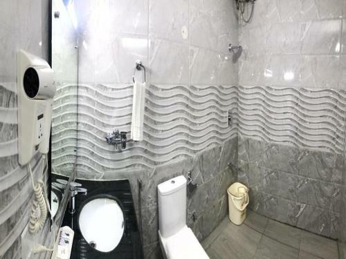 Staymaker Hotel Madhu