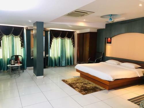 Staymaker Hotel Madhu