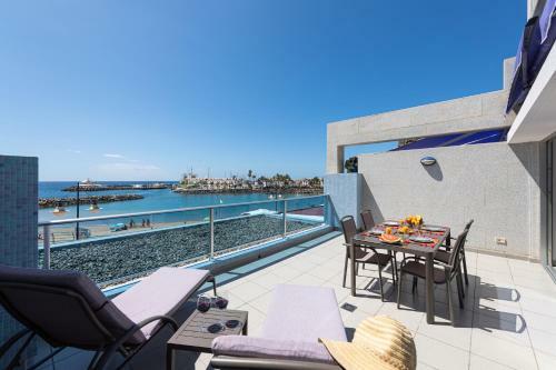 Apartamento Beachfront In Puerto Mog�n