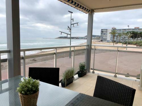 Apartamento Pineda Beach 1a L�nea de Mar & Parking