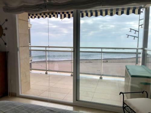 Apartamento Pineda Beach 1a L�nea de Mar & Parking