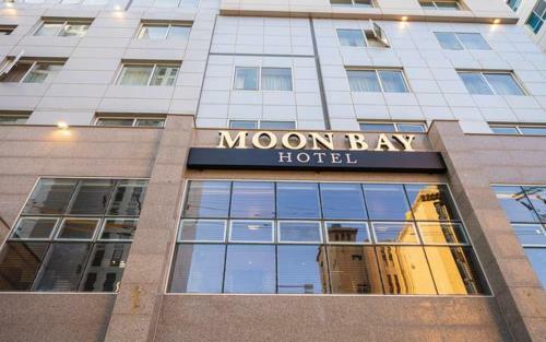 Moonbayhotel