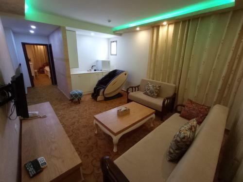 Golden Rose Hotel