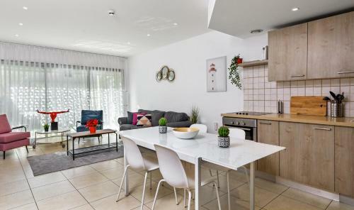 Apartamento The Green Garden Suite By The Beach