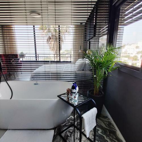 Urbanica Carmel- Boutique Aparthotel