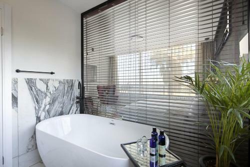 Urbanica Carmel- Boutique Aparthotel