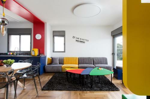 Colorful Bnb Apartment