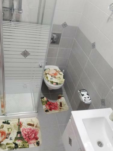 Hostal Eman Sweet Home - Earn Friends And Not Capital
