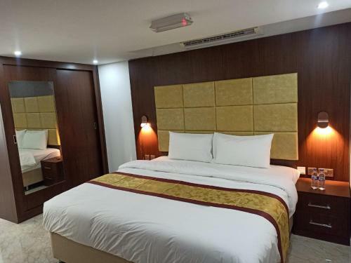 Grand Mirage Hotel