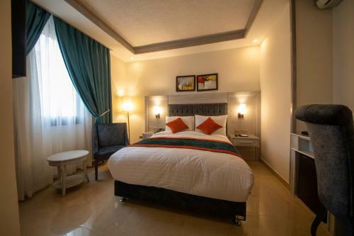 Petra Canyon Hotel