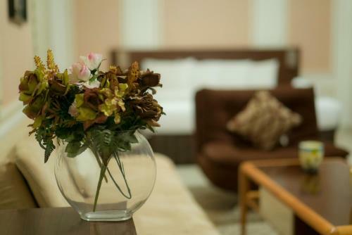 Al Ghubrah Plaza Hotel
