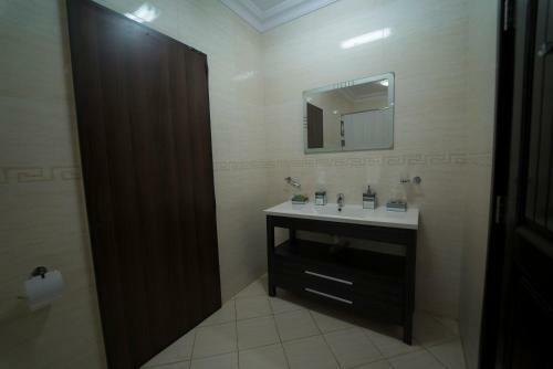 Al Ghubrah Plaza Hotel