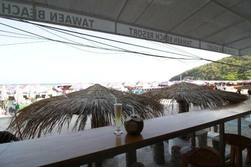 Hotel Tawaen Beach Resort