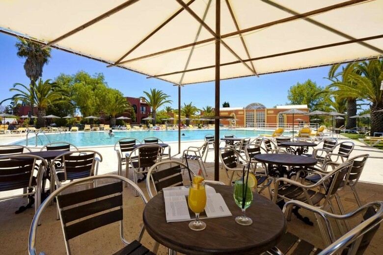 Hotel Colina Village