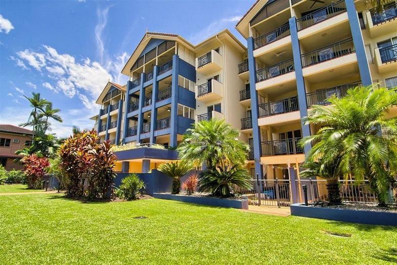 Aparthotel North Cove Waterfront Suites