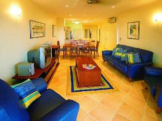 Aparthotel North Cove Waterfront Suites