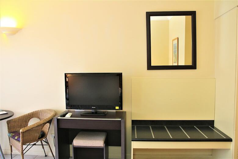 Hotel Crystal Garden Resort & Restaurant