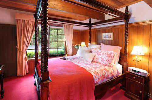 Bed & Breakfast Mary Cards Coach House