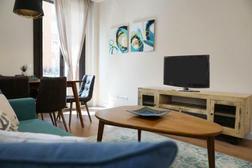 Apartamentos Reloj De Berger�n