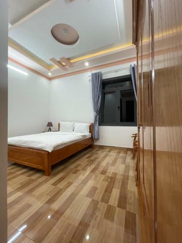 Hotel Kh�ch S?n Nguy�n Long